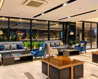 Capitol Hill Hotel and Suites - Angeles City - Lobby