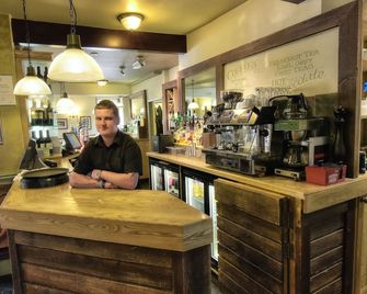 Narrowboat at Weedon - Northampton - Lounge