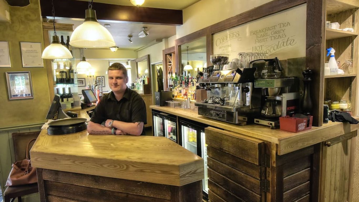 Narrowboat at Weedon