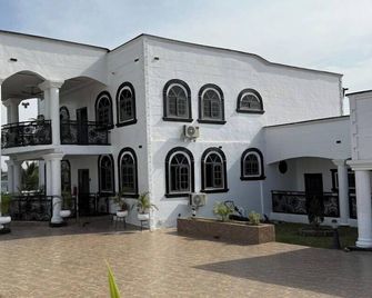 Miky Hillside Lodge - Sunyani - Building