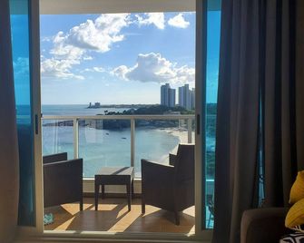 Ocean View Apartment On The Beach - Nueva Gorgona - Balcón