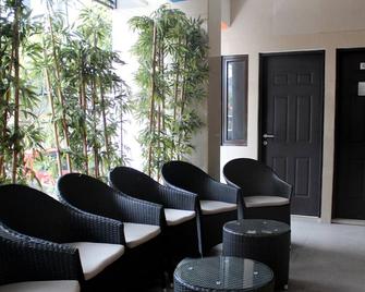 Ghurfati Hotel - Jakarta - Front desk