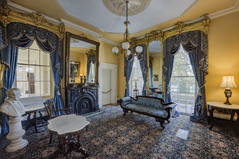 Living room view of The Inn at Cedar Grove