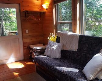 Private tiny forest cabin near Portland and local wineries. - Beaverton - Living room