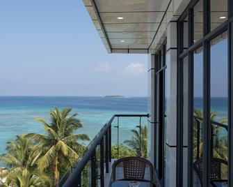 Wings by Hawks Hotels - Kamadhoo - Balcón