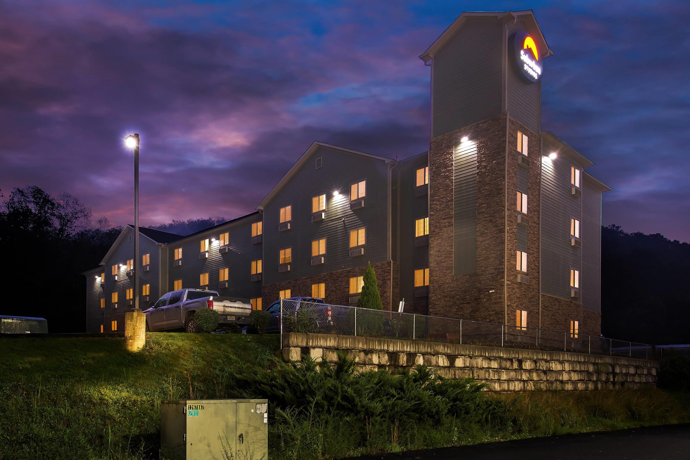 Suburban Studios Morgantown - מורגנטאון - בניין