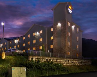 Suburban Studios Morgantown - Morgantown - Edificio