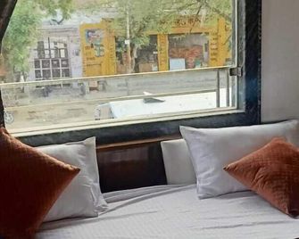 Brajdham Hotel Barsana - Kāman - Habitación