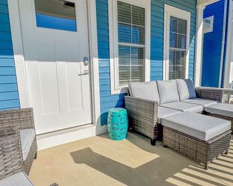 Glistening Gem: Lakeside Cottage - セリーナ - バルコニー