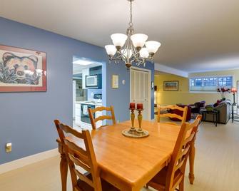 Anchorage Vacation Rental Near Coastal Trail! - Anchorage - Restaurant