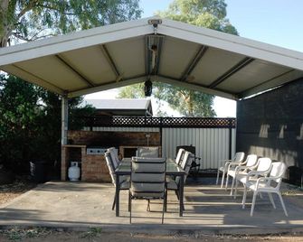 Mayfair Motel - West Wyalong - Патіо