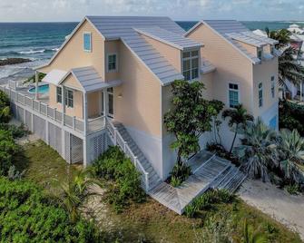 Cheers - Your Perfect Beachfront Escape with Private Dock Slip Pool Ocean - Hope Town - Building