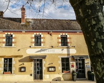 Relais de la Loire - Vineuil - Building
