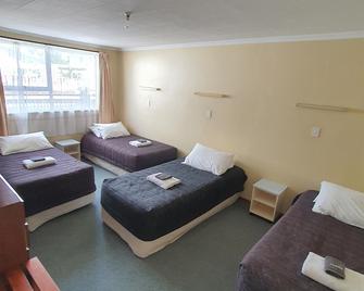 Ascot Motor Lodge - Westport - Bedroom