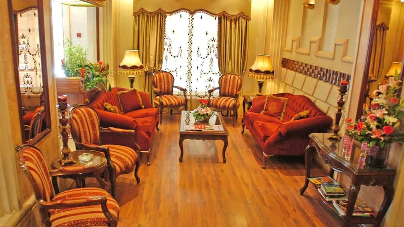 Comfort Hotel Suites