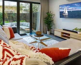 Downtown Delight 2 Bed 1 Bath - Single Garage - Christchurch - Living room