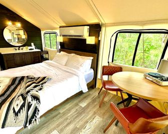 Entire Safari Tents Campground Ideal for Large Groups in Kentucky - Cadiz - Bedroom