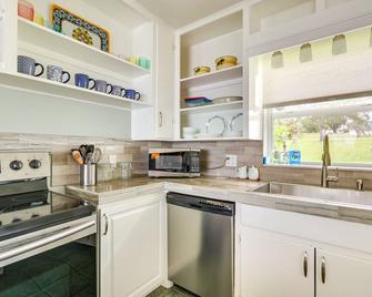 Sunny Lake Wales Getaway - 1 Mi to Downtown - Lake Wales - Kitchen
