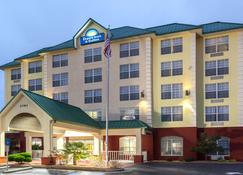 Days Inn & Suites by Wyndham Tucker/Northlake - Такер - Здание