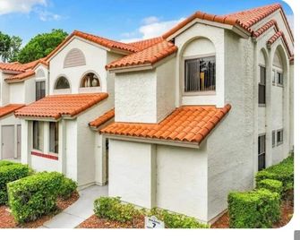 Paradise Villa - Titusville - Building