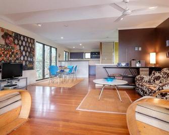 Straddie Beach House 2 by Discover Stradbroke - Point Lookout - Living room