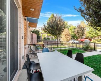 Exquisite Luxury Cherry Creek Mid Century Modern Townhouse with Rooftop Deck! - Denver - Balkong