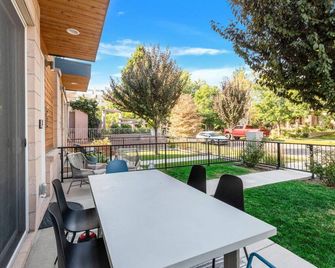 Exquisite Luxury Cherry Creek Mid Century Modern Townhouse with Rooftop Deck! - دنفر (كولورادو) - شرفة