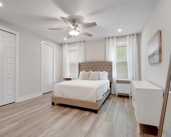 Your Large 2nd Home in Tampa Bay Thoroughly Sanitized - Tampa - Chambre