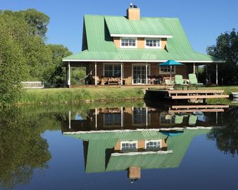 Elk Meadows Getaway - Chama - Building