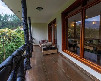 Rushaga Gorilla Lodge - Bugambira - Balcony