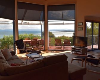 Waterline Holiday Home - Coles Bay