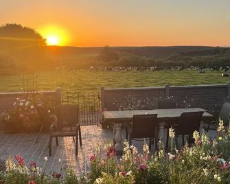 Tranquil countryside farmhouse stay - Thurles