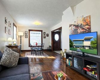 Classy Oberlin Stay,Near Dining, Shops & College - Oberlin - Comedor
