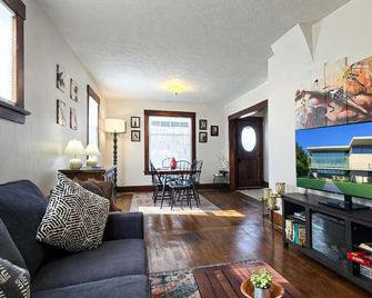 Classy Oberlin Stay,Near Dining, Shops & College - Oberlin - Comedor