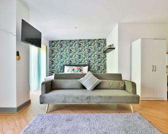 Princess Lofts City Centre Studios With Nespresso Coffee Machines & New Fast Wifi By Stayright - Swansea - Living room