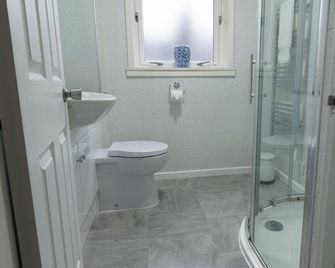 Stouts Court Apartment - לרוויק - חדר רחצה