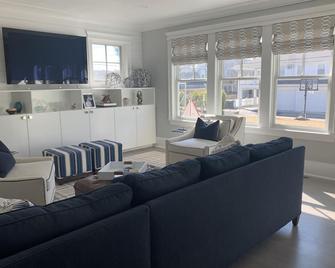 Exquisite Shore Home Available for Summer Rental - Avon by the Sea - Living room