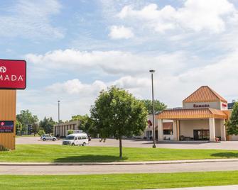 Ramada by Wyndham Sioux Falls Airport-Waterpark & Event Ctr - Sioux Falls