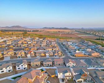 Mountain Edge 4-Br New House, Ranch, Gated Yard - Menifee - Building