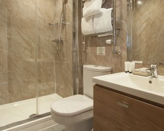 فندق إكستر كورت - إكسيتر - حمام