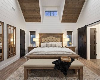 The Perfect Blend- Your Romantic Getaway w/ Hot Tub & Outdoor Gas Fireplace - Watson - Bedroom