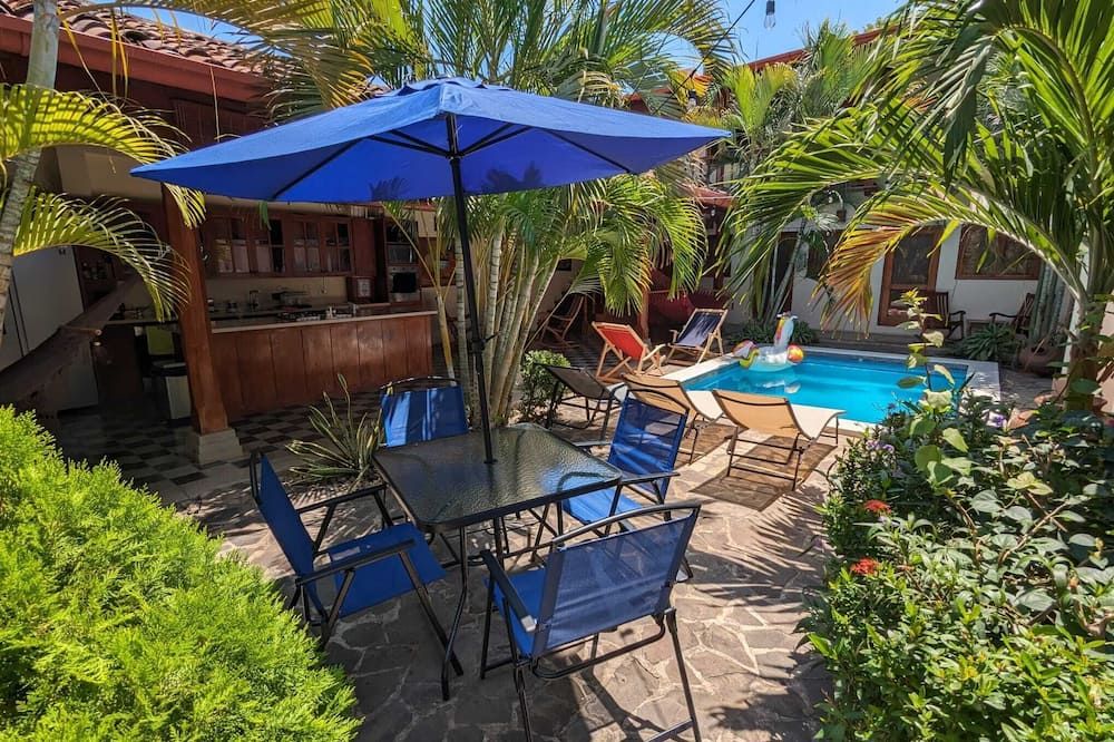 هوستال أزول - غرانادا - حوض السباحة