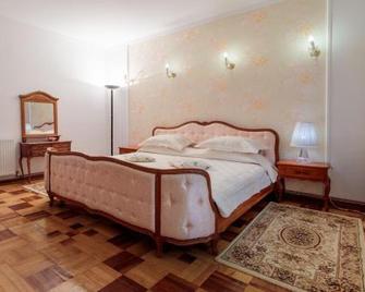 Former Ceausescu's Vila Crizantema - Băile Govora - Bedroom
