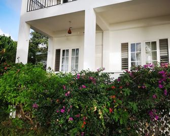Green Roof Inn - Carriacou