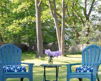 Willard Beach Neighborhood-Close To All Southern Maine Has To Offer! - South Portland - Patio