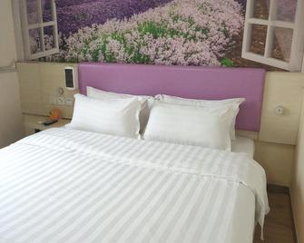 7 Days Inn Chengdu North Railway Station 2nd Branch - Chengdu - Bedroom