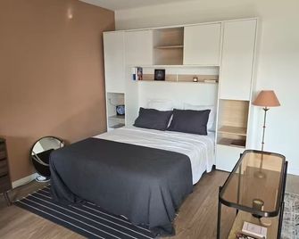 Fully-equipped large studio with terrace - Rueil-Malmaison - Chambre