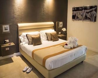 Hotel San Pietro - Napoli - Camera da letto