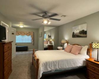 Luxury Home, Seven minutes from the airport! - Kenner - Habitación