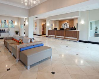Holiday Inn Palmdale-Lancaster By IHG - Palmdale - Lobby